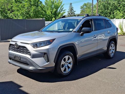 Certified 2021 Toyota RAV4 LE AWD/4WD image 3