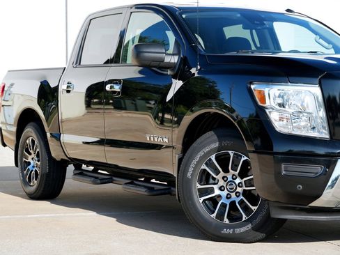 Used 2021 Nissan Titan SV w/ SV Convenience Package RWD image 18