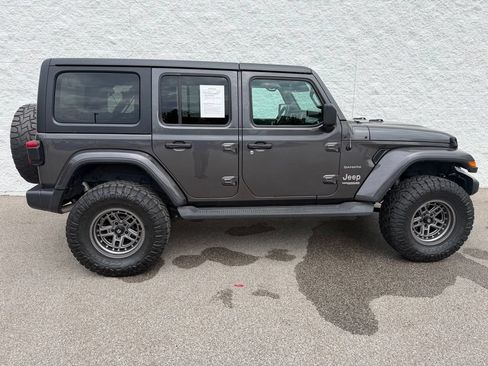 Used 2020 Jeep Wrangler Unlimited Sahara AWD/4WD image 3