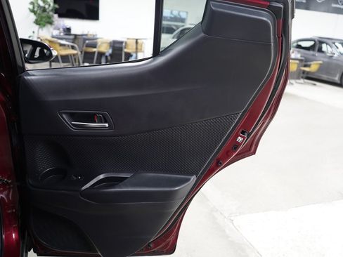 Used 2018 Toyota C-HR XLE FWD image 25