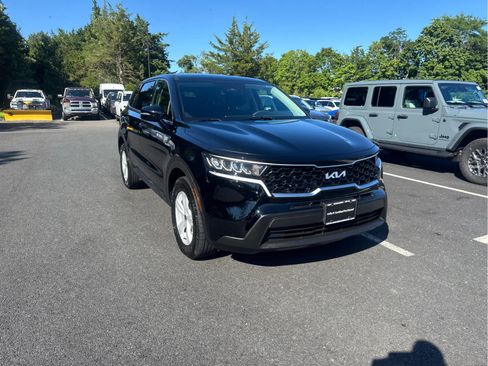 Certified 2023 Kia Sorento LX FWD image 1