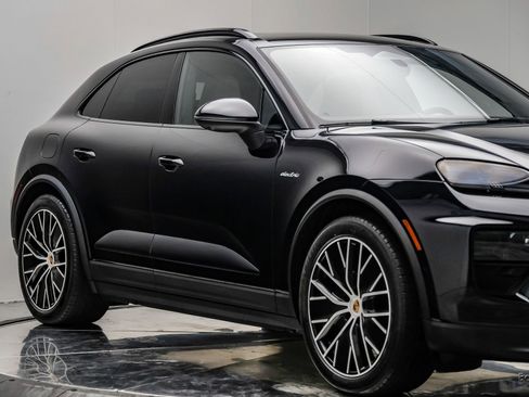 Used 2025 Porsche Macan 4 Electric AWD/4WD image 25