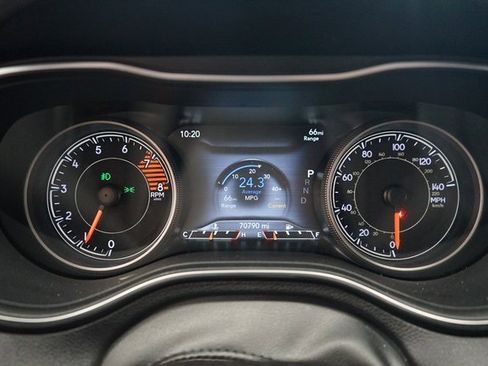 Used 2019 Jeep Cherokee Limited image 32