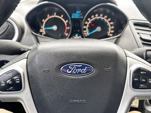 Used 2014 Ford Fiesta SE image 30