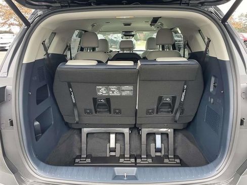 New 2026 Kia Carnival EX image 22