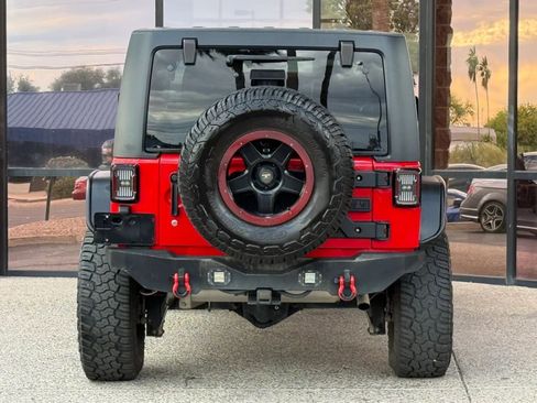 Used 2015 Jeep Wrangler Unlimited Rubicon w/ Connectivity Group AWD/4WD image 9