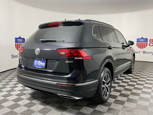 Used 2020 Volkswagen Tiguan SE w/ Panoramic Sunroof Package image 3