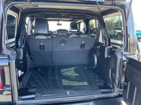 Used 2022 Jeep Wrangler Unlimited Rubicon w/ Steel Bumper Group AWD/4WD image 11