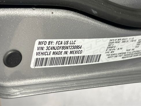 Used 2022 Jeep Compass Latitude image 30