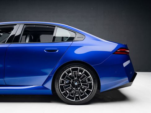 Used 2025 BMW M5 w/ Carbon Package image 20