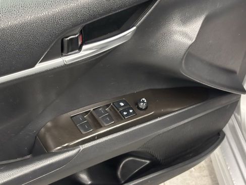 Used 2021 Toyota Camry SE image 9