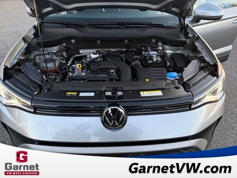 Certified 2025 Volkswagen Taos SE image 32