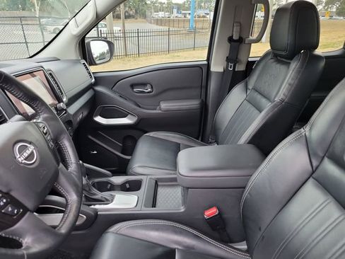 Used 2023 Nissan Frontier SV w/ SV Premium Package image 11
