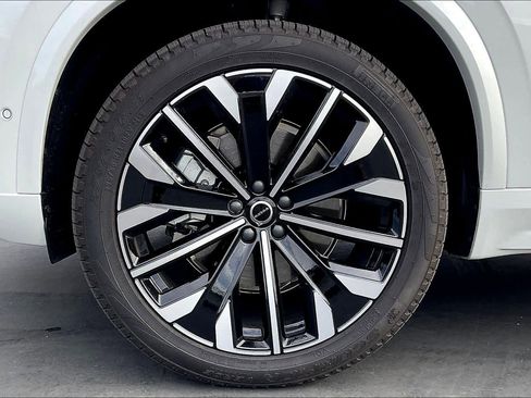 Used 2025 Volvo XC90 B5 Plus w/ Protection Package Premier image 12