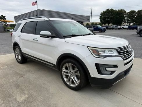 Used 2017 Ford Explorer Limited w/ Equipment Group 301A FWD image 4