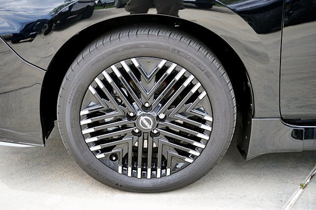 Certified 2025 Nissan Leaf SV Plus FWD image 14