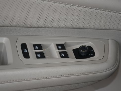 Used 2024 Volkswagen Atlas SE FWD image 11