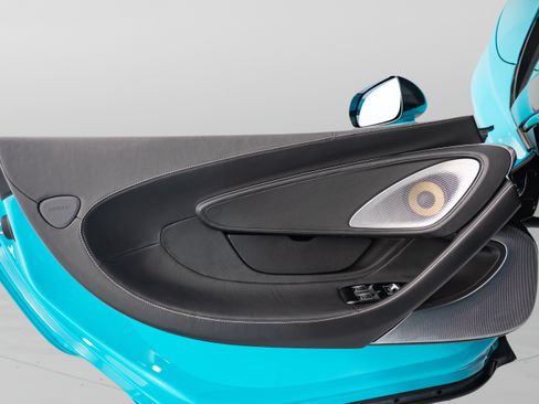 Used 2023 McLaren GT RWD image 18