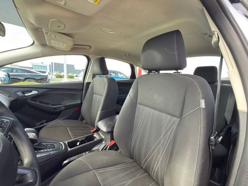 Used 2018 Ford Focus SE FWD image 14