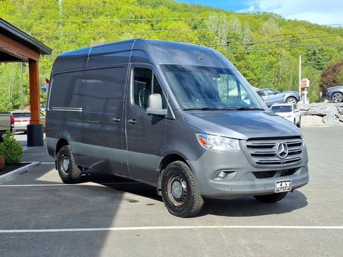 Used 2023 Mercedes-Benz Sprinter 2500 image 3