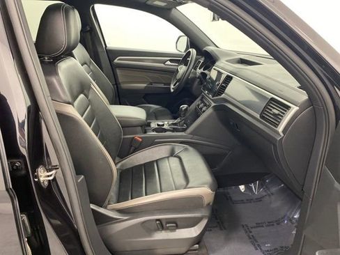 Used 2021 Volkswagen Atlas Cross Sport SEL image 31