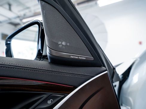 Used 2021 BMW M550i xDrive w/ Premium Package image 35