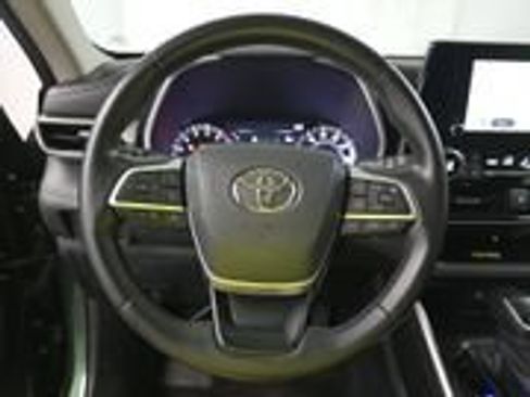 Used 2023 Toyota Highlander FWD image 10