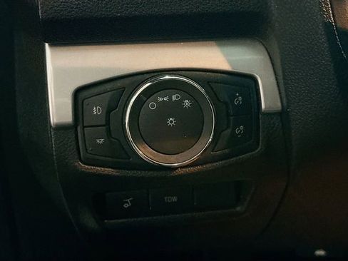 Used 2017 Ford Explorer XLT w/ Equipment Group 202A AWD/4WD image 11