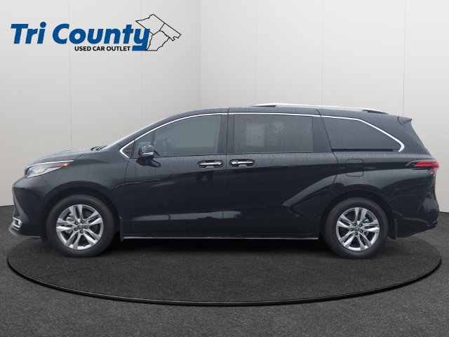 Certified 2026 Toyota Sienna Limited FWD image 5