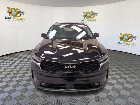 Certified 2023 Kia Sorento EX image 3