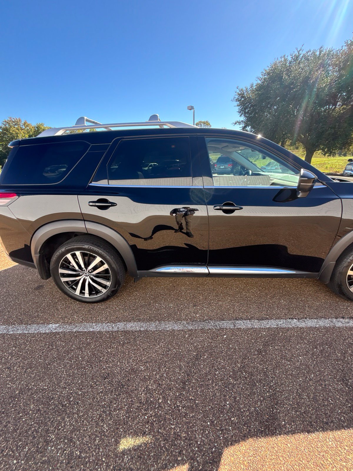 Used 2024 Nissan Pathfinder Platinum FWD image 19