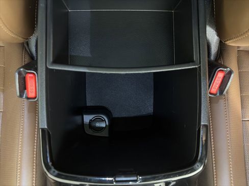 Used 2022 Kia Telluride SX w/ SX Prestige Package image 10