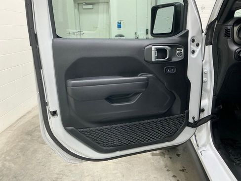 Used 2022 Jeep Wrangler Unlimited Sport image 17