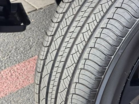 Used 2024 Jeep Wrangler Unlimited Sahara image 9