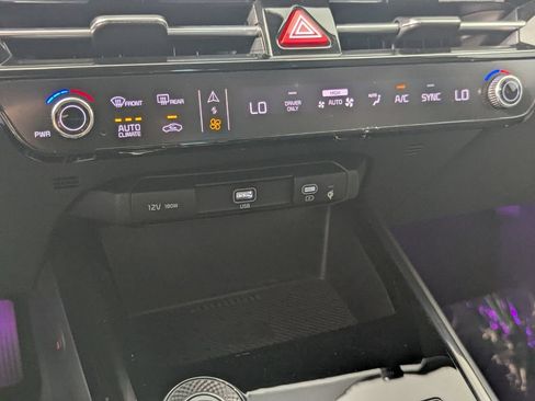 Used 2024 Kia Niro EX FWD image 19