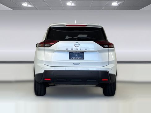 Used 2025 Nissan Rogue SV FWD image 9