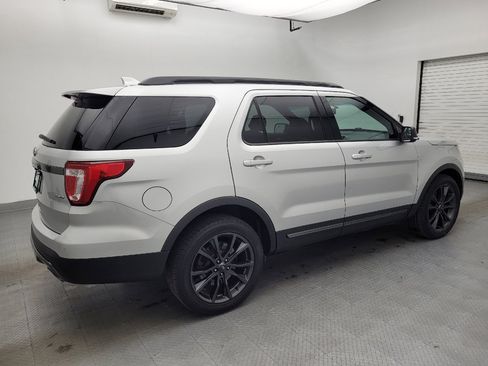 Used 2017 Ford Explorer XLT w/ Equipment Group 202A image 10