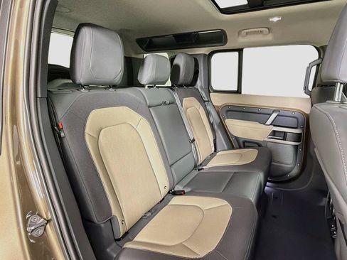 Certified 2023 Land Rover Defender 110 X-Dynamic SE AWD/4WD image 29