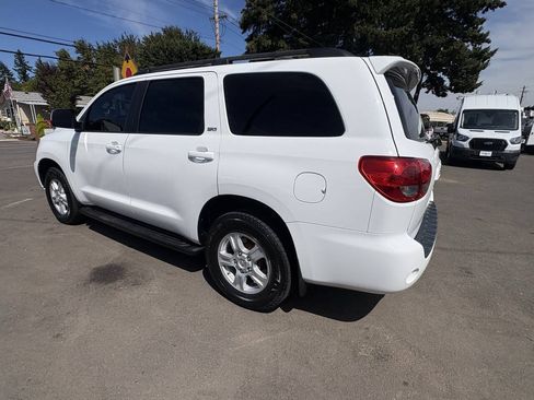 Used 2015 Toyota Sequoia SR5 AWD/4WD image 10