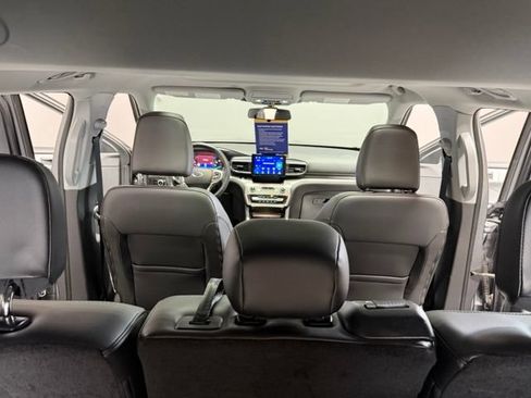 Used 2023 Ford Explorer XLT w/ Equipment Group 202A AWD/4WD image 29