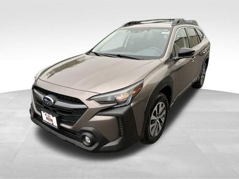 Used 2024 Subaru Outback Premium AWD/4WD image 3