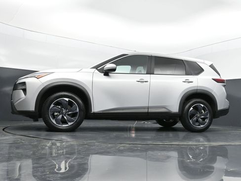 Used 2024 Nissan Rogue SV image 36