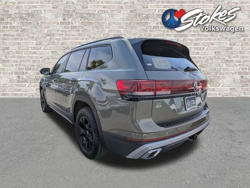 Certified 2025 Volkswagen Atlas Peak Edition SE AWD/4WD image 6