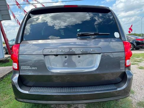 Used 2017 Dodge Grand Caravan SXT w/ Blacktop Package FWD image 6