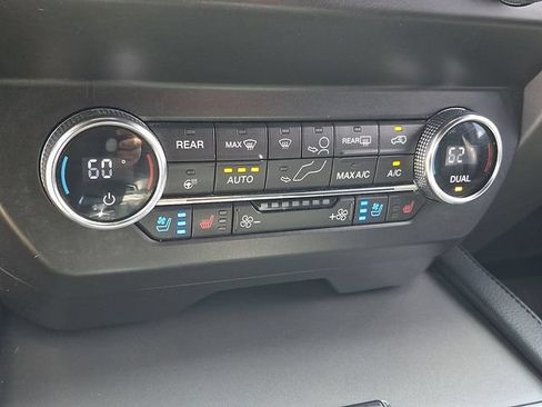 Used 2019 Ford Expedition XLT w/ Equipment Group 202A AWD/4WD image 16
