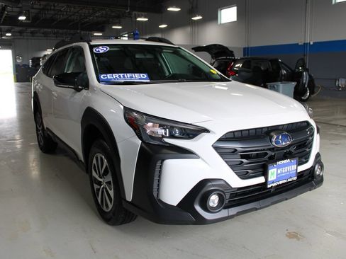 Used 2025 Subaru Outback Premium AWD/4WD image 3