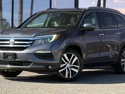 Used 2017 Honda Pilot Touring image 2