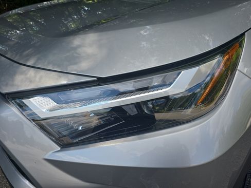 Used 2025 Toyota RAV4 XLE FWD image 32