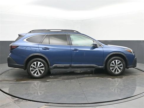 Used 2020 Subaru Outback Premium image 6