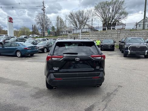 Used 2025 Toyota RAV4 XLE AWD/4WD image 5